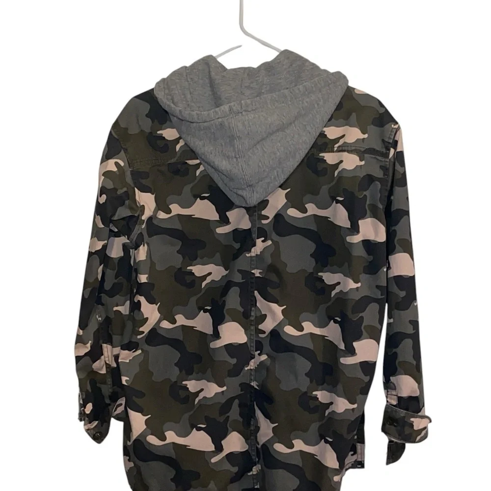 H&M divided camouflage cotton button down hoodie - Picture 9 of 10
